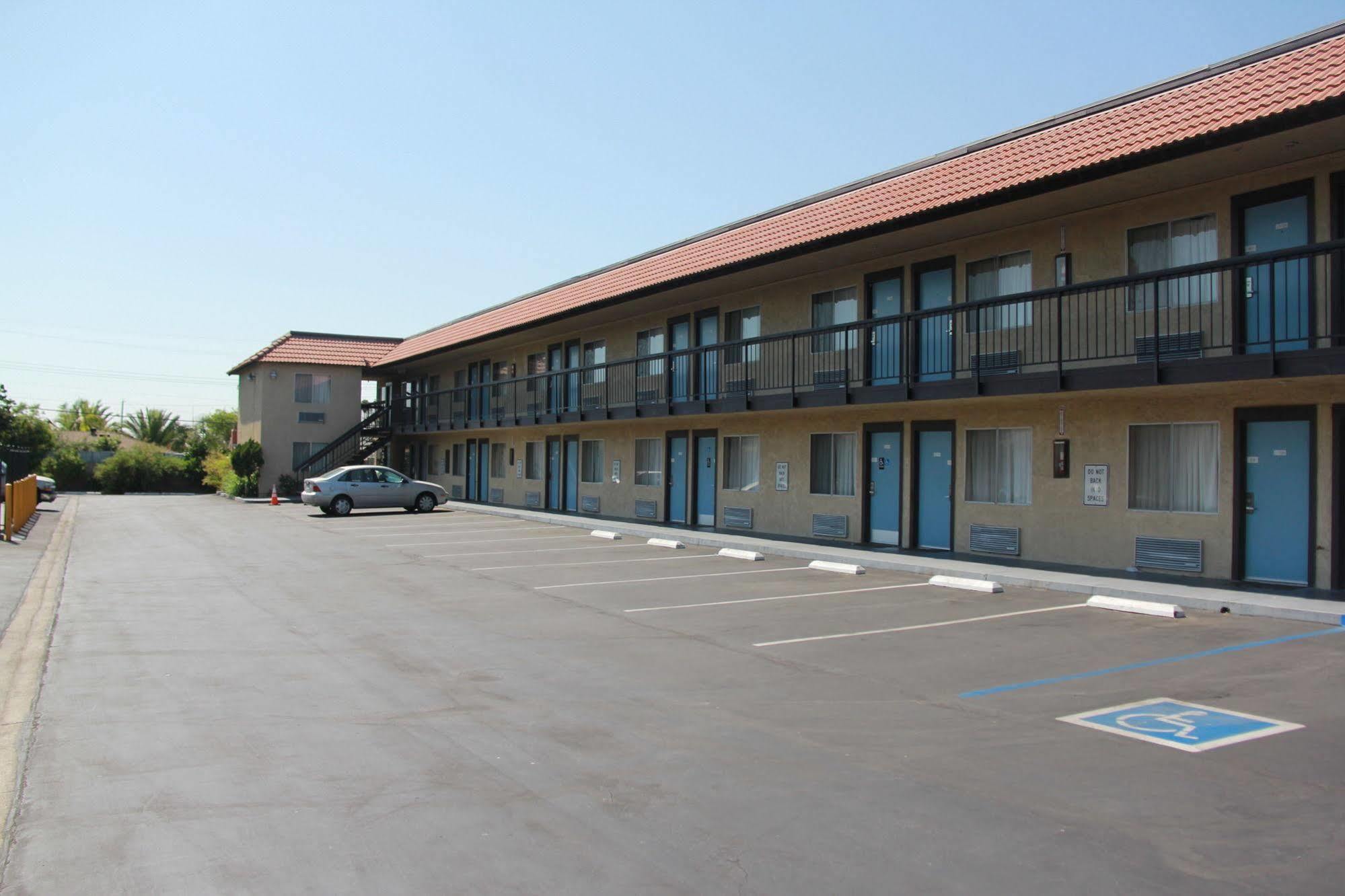 Motel Moonlight